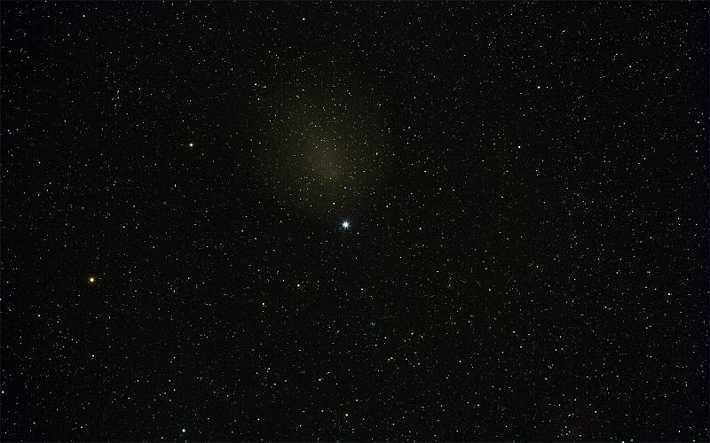 IMG_4721ab14Holmes_1_grd1scr.jpg - Komet Holmes im Perseus, Canon EF 200 L USM Blende 3.5; 7 mal 3' 
